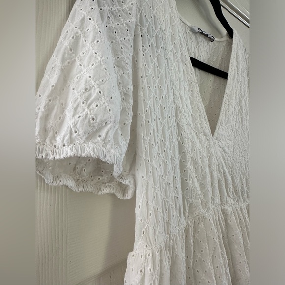 Zara White Eyelet Women’s Dress Size Medium M Babydoll Mini - Picture 2 of 5